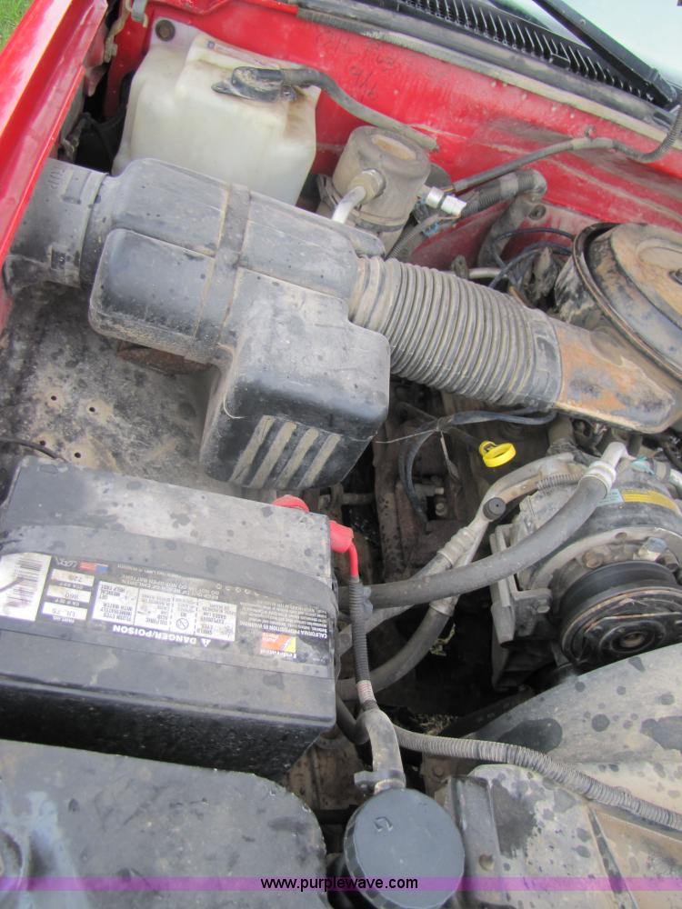 image for item 3050 1995 Chevrolet K2500 pickup truck