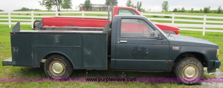 image for item 3051 1985 Chevrolet S-10 utility truck