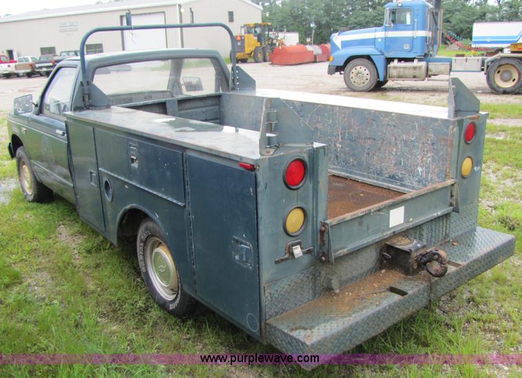 image for item 3051 1985 Chevrolet S-10 utility truck
