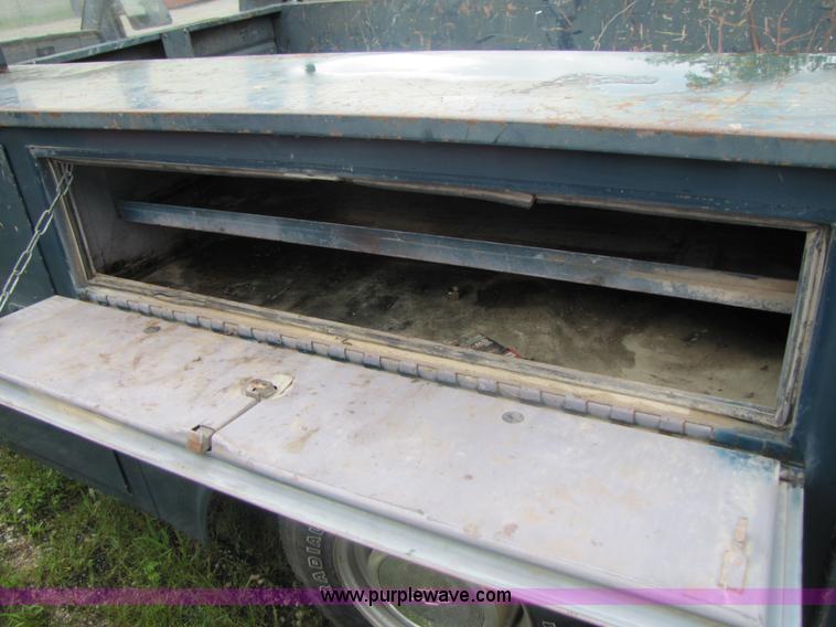 image for item 3051 1985 Chevrolet S-10 utility truck