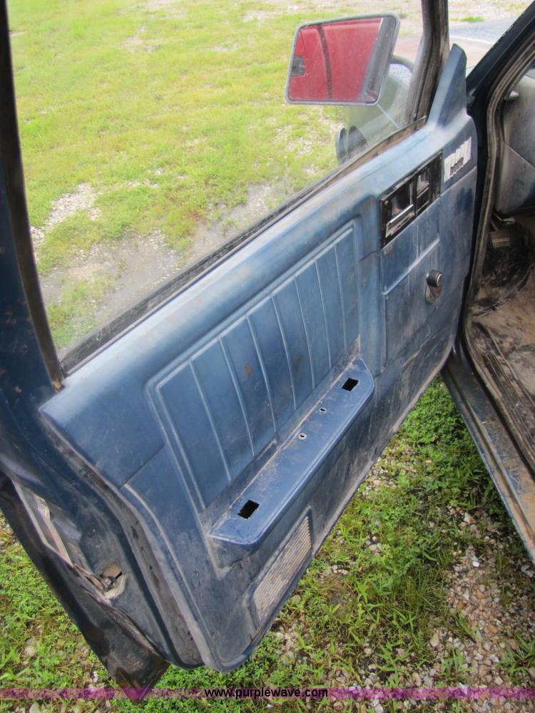 image for item 3051 1985 Chevrolet S-10 utility truck