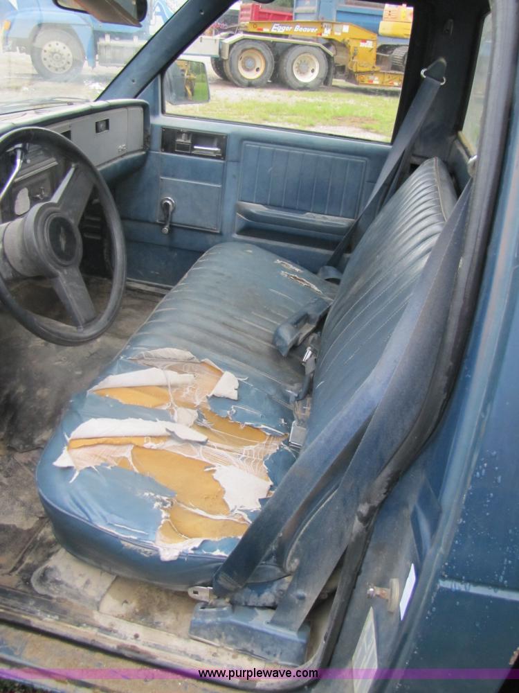 image for item 3051 1985 Chevrolet S-10 utility truck
