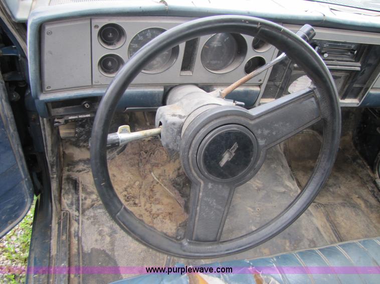 image for item 3051 1985 Chevrolet S-10 utility truck