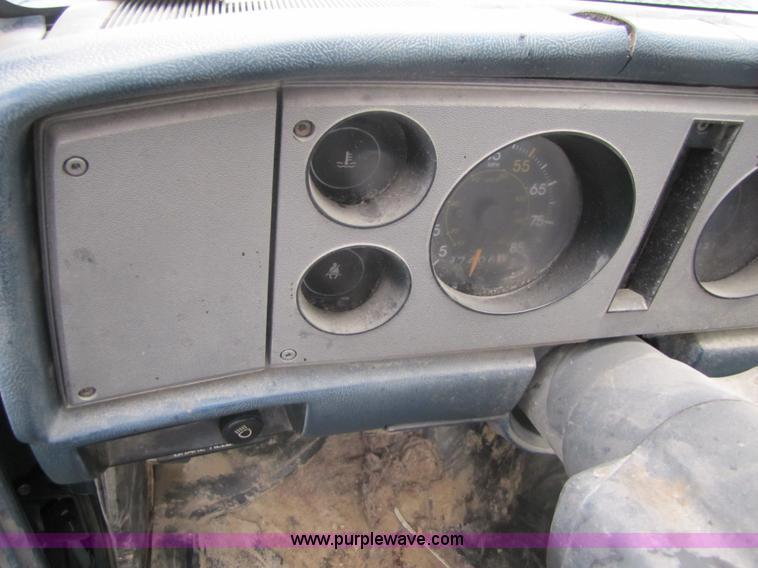 image for item 3051 1985 Chevrolet S-10 utility truck