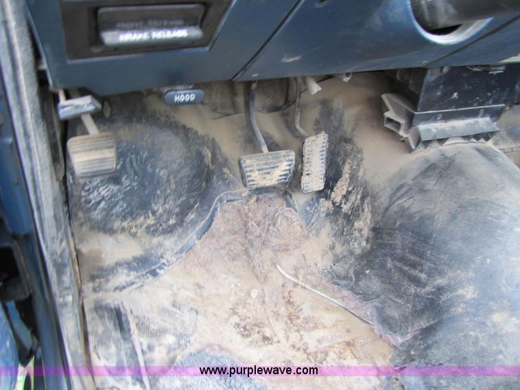 image for item 3051 1985 Chevrolet S-10 utility truck