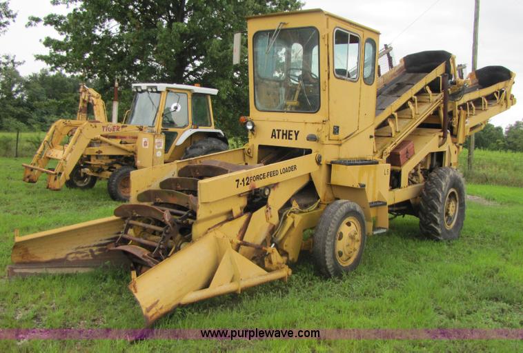 image for item 3053 1986 Athey 7-12D force feed loader