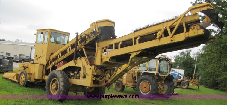 image for item 3053 1986 Athey 7-12D force feed loader