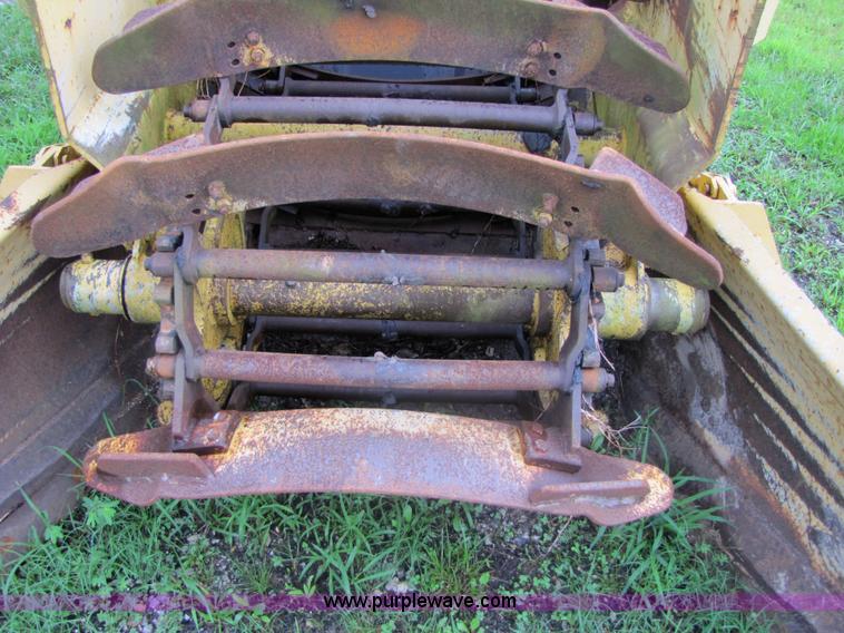 image for item 3053 1986 Athey 7-12D force feed loader