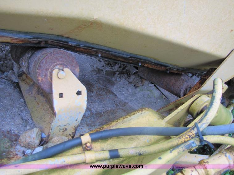 image for item 3053 1986 Athey 7-12D force feed loader