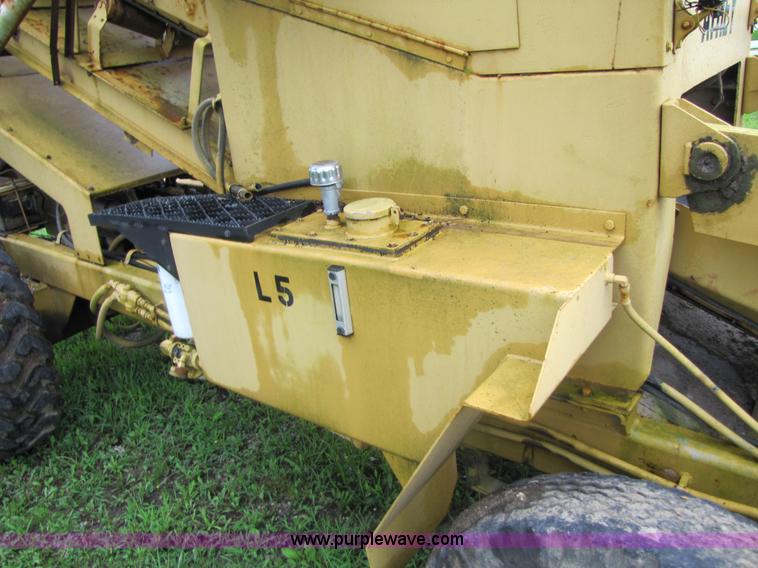 image for item 3053 1986 Athey 7-12D force feed loader
