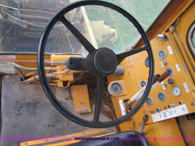 image for item 3053 1986 Athey 7-12D force feed loader