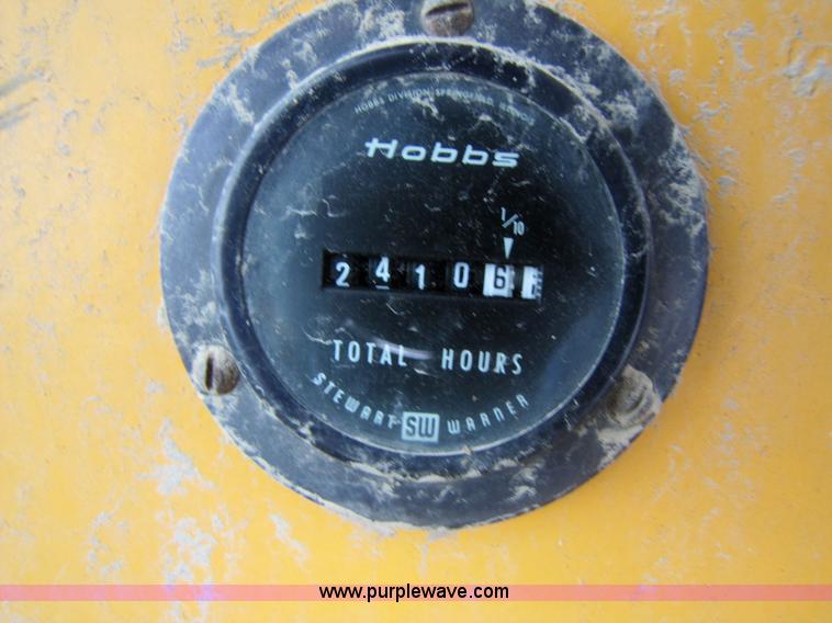 image for item 3053 1986 Athey 7-12D force feed loader