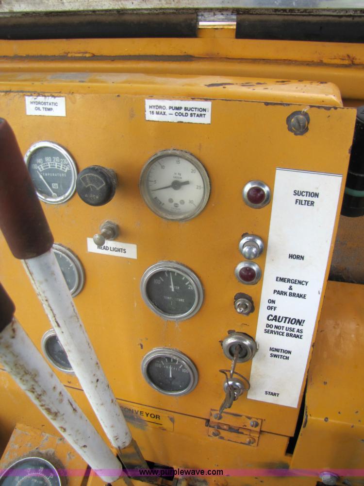 image for item 3053 1986 Athey 7-12D force feed loader