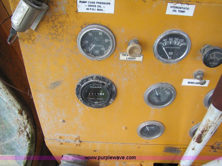 image for item 3053 1986 Athey 7-12D force feed loader