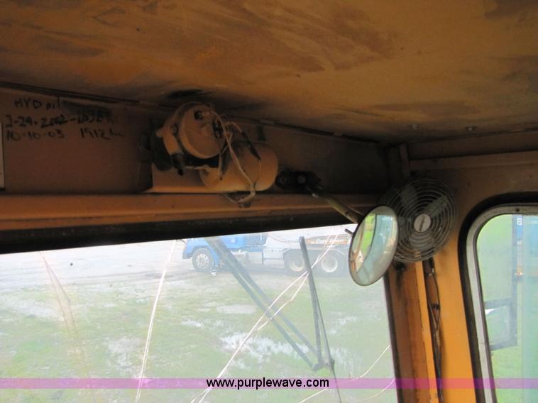 image for item 3053 1986 Athey 7-12D force feed loader