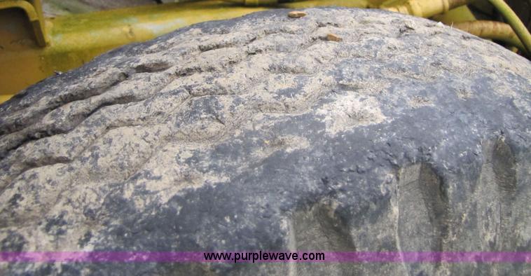 image for item 3053 1986 Athey 7-12D force feed loader