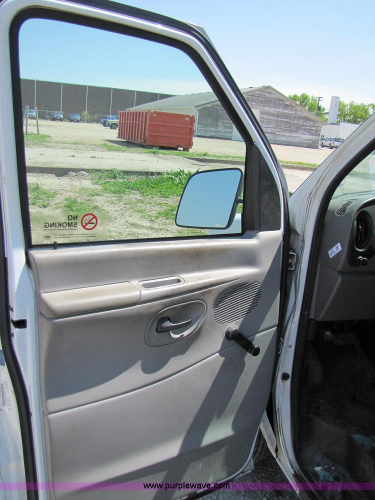 image for item 3136 1997 Ford utility van with shelving