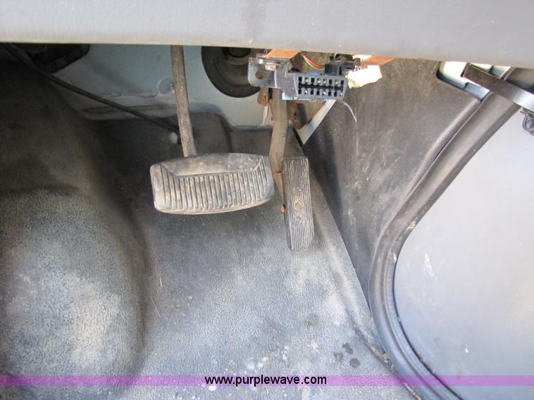 image for item 3136 1997 Ford utility van with shelving