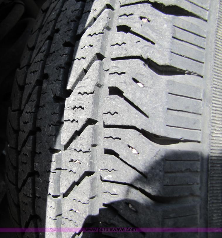 image for item 3136 1997 Ford utility van with shelving