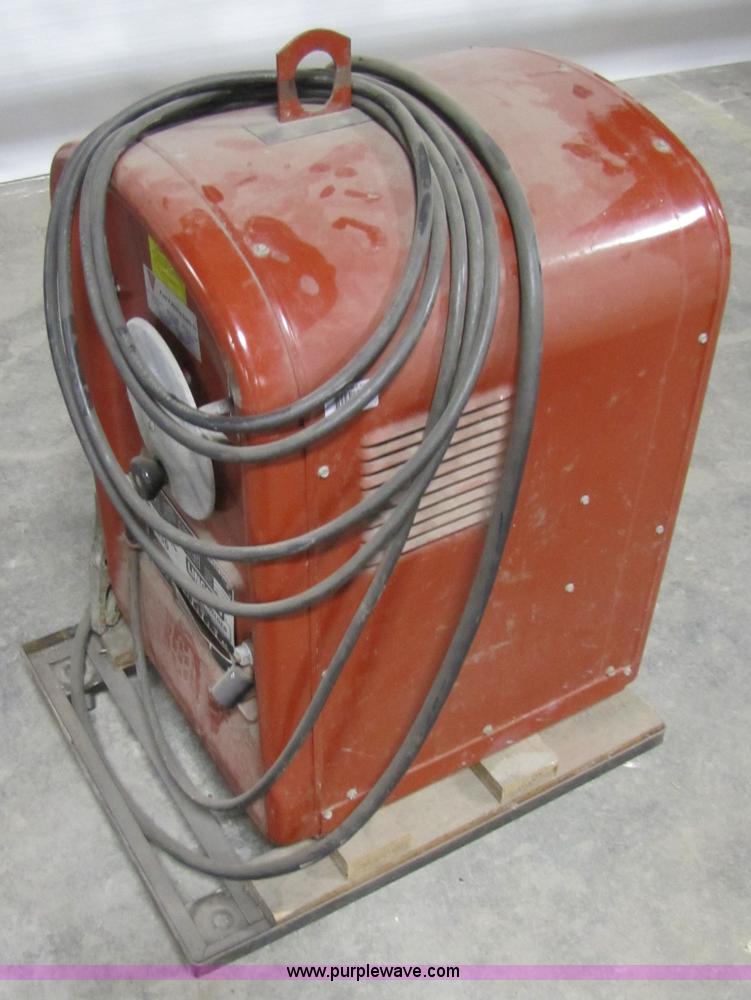 image for item 3545 Lincoln Arc welder Idealarc 250