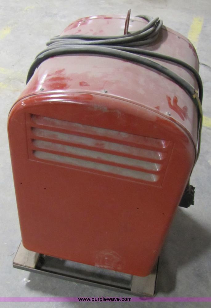 image for item 3545 Lincoln Arc welder Idealarc 250