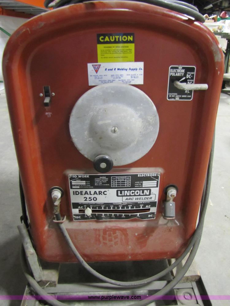 image for item 3545 Lincoln Arc welder Idealarc 250