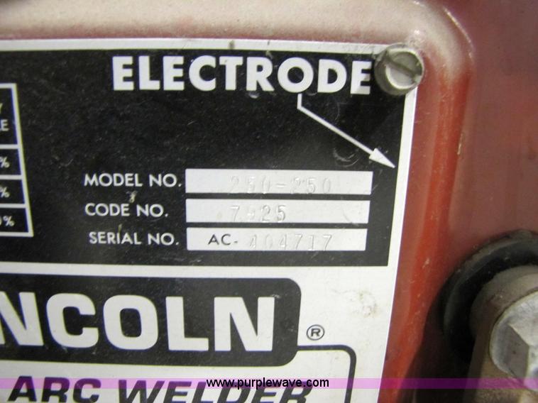 image for item 3545 Lincoln Arc welder Idealarc 250