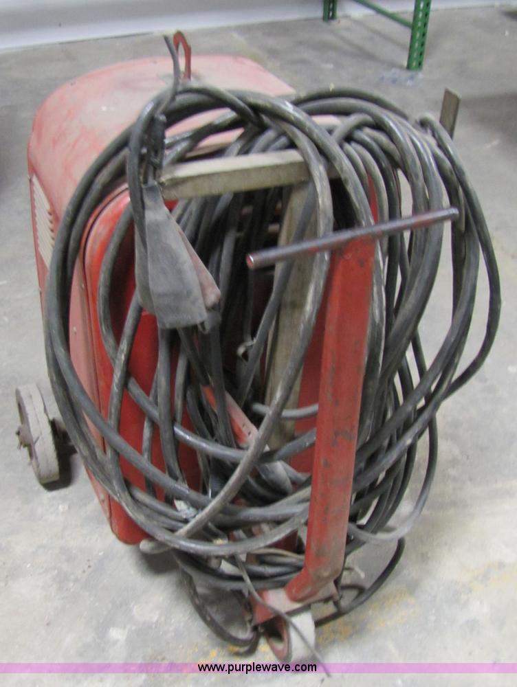 image for item 3546 Lincoln Arc welder Idealarc 250