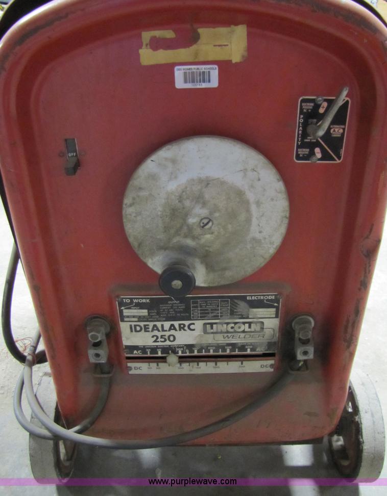 image for item 3546 Lincoln Arc welder Idealarc 250