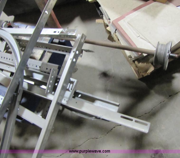 image for item 3555 Garage door