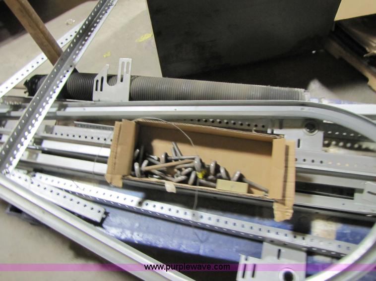 image for item 3555 Garage door