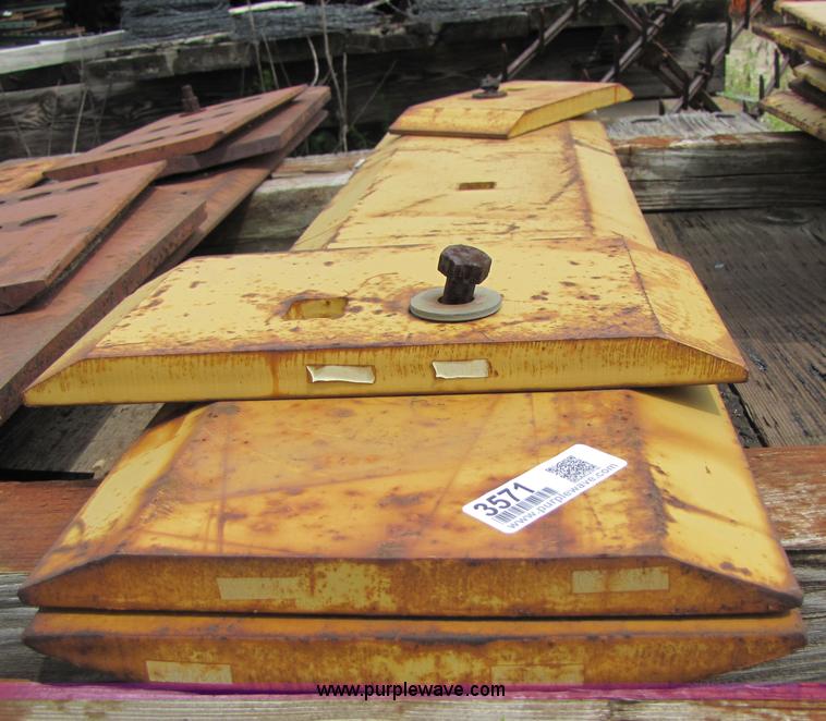 image for item 3571 Cutting edges for Caterpillar 950B three yard GP bucket