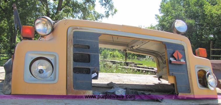 image for item 3604 1985 International truck hood