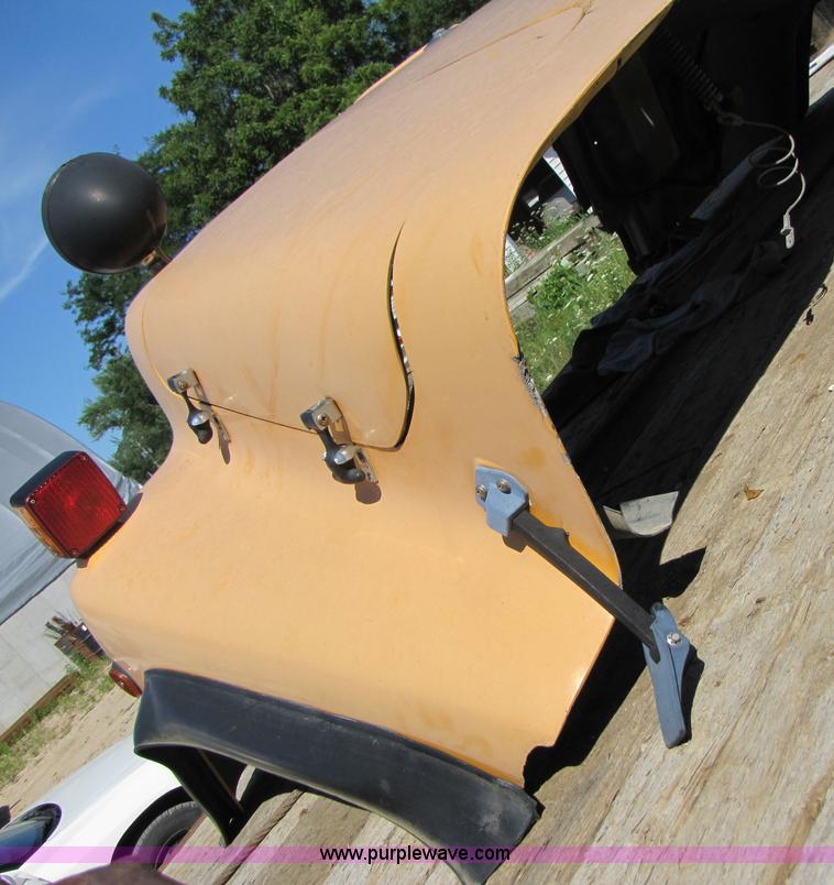 image for item 3604 1985 International truck hood