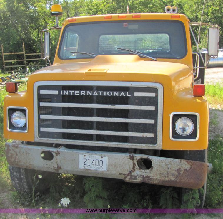 image for item 3605 1979 International 24' flatbed