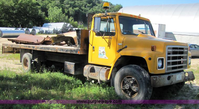 image for item 3605 1979 International 24' flatbed