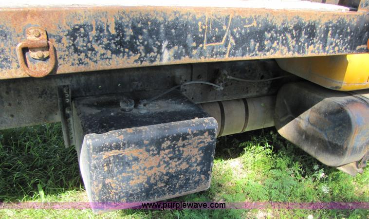 image for item 3605 1979 International 24' flatbed