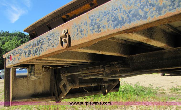 image for item 3605 1979 International 24' flatbed