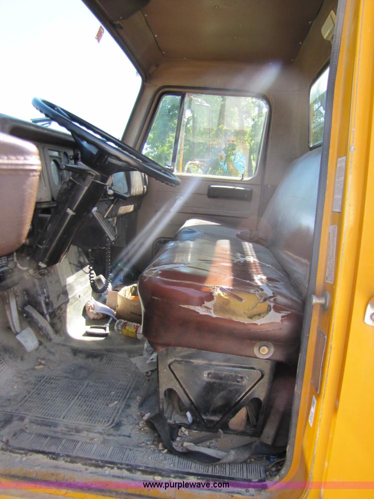 image for item 3605 1979 International 24' flatbed