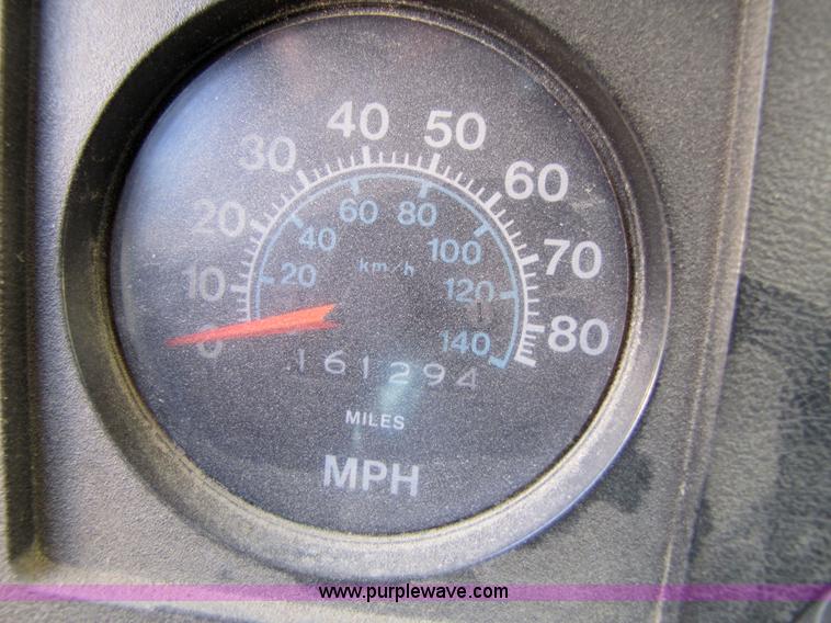 image for item 3605 1979 International 24' flatbed