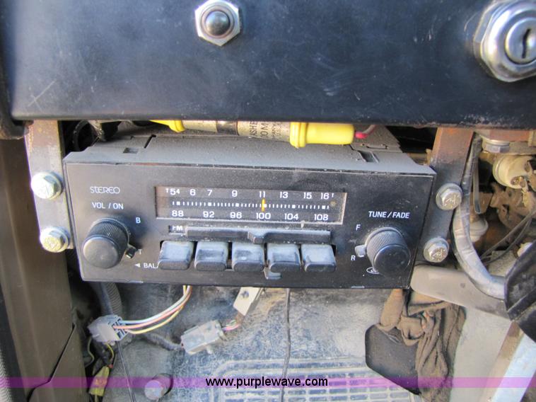 image for item 3605 1979 International 24' flatbed