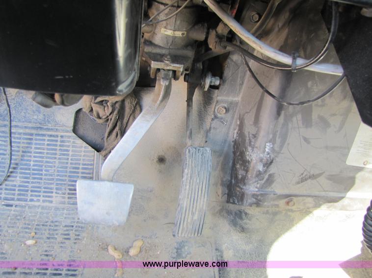 image for item 3605 1979 International 24' flatbed