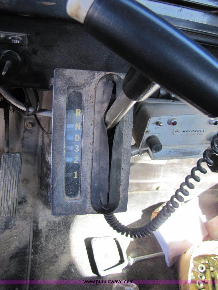 image for item 3605 1979 International 24' flatbed