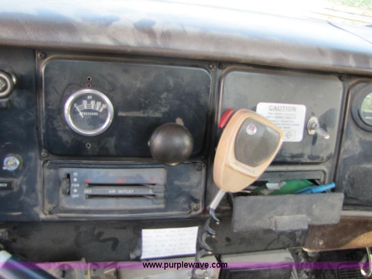 image for item 3605 1979 International 24' flatbed