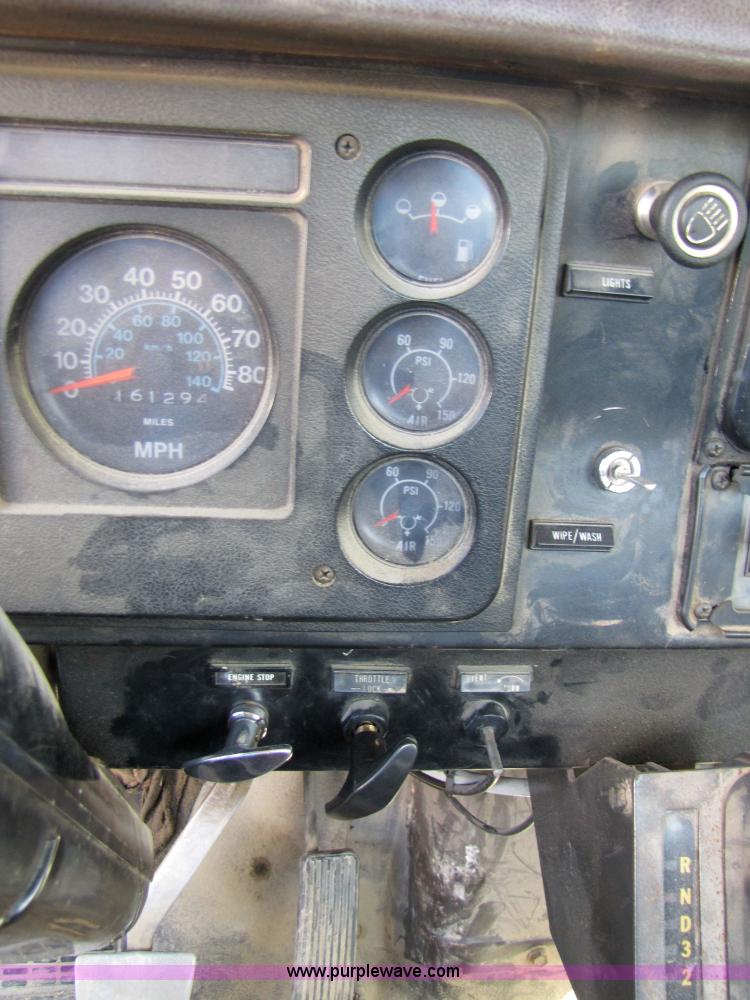 image for item 3605 1979 International 24' flatbed