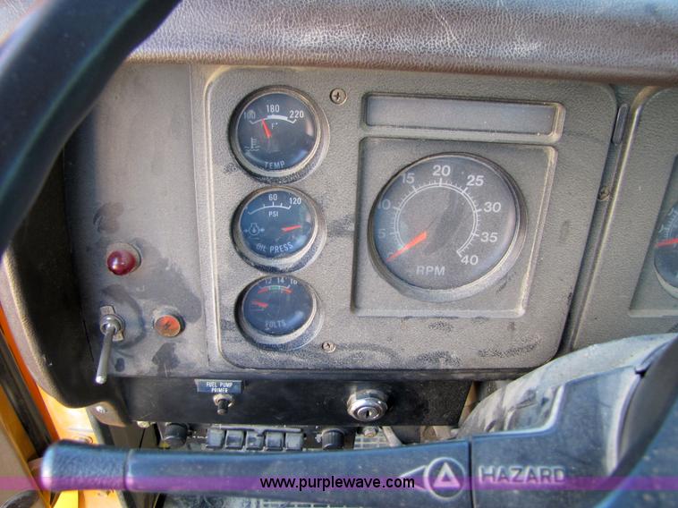 image for item 3605 1979 International 24' flatbed