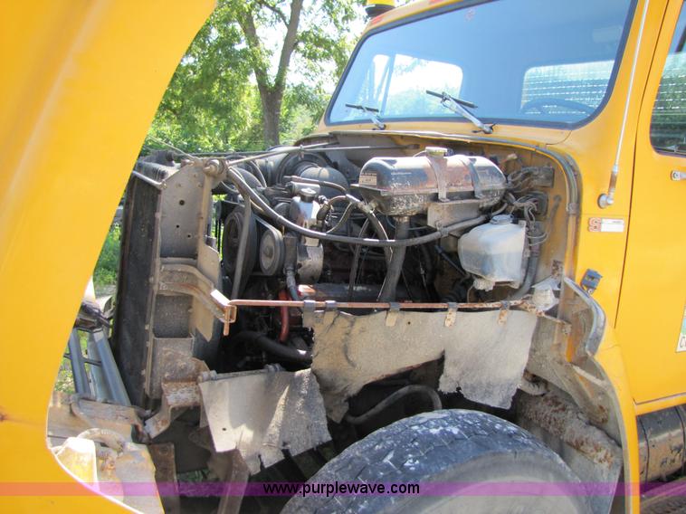 image for item 3605 1979 International 24' flatbed