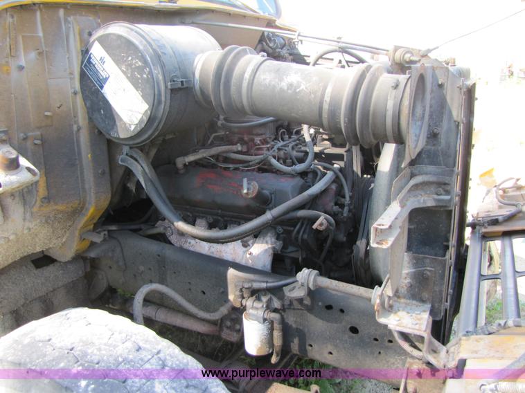 image for item 3605 1979 International 24' flatbed