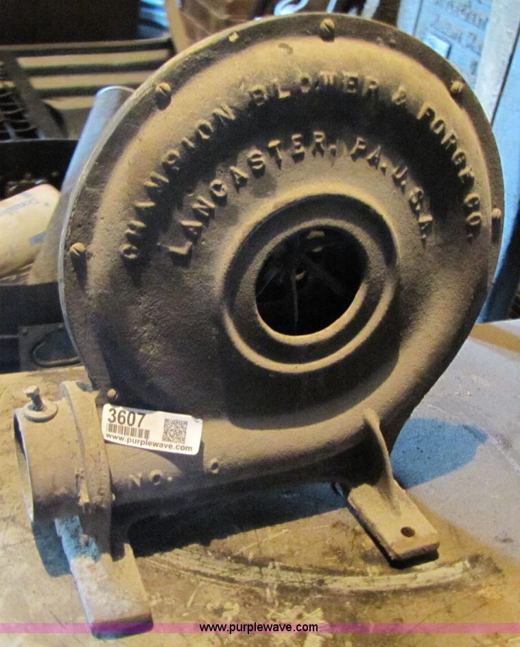 image for item 3607 Champion forge blow with electric blower