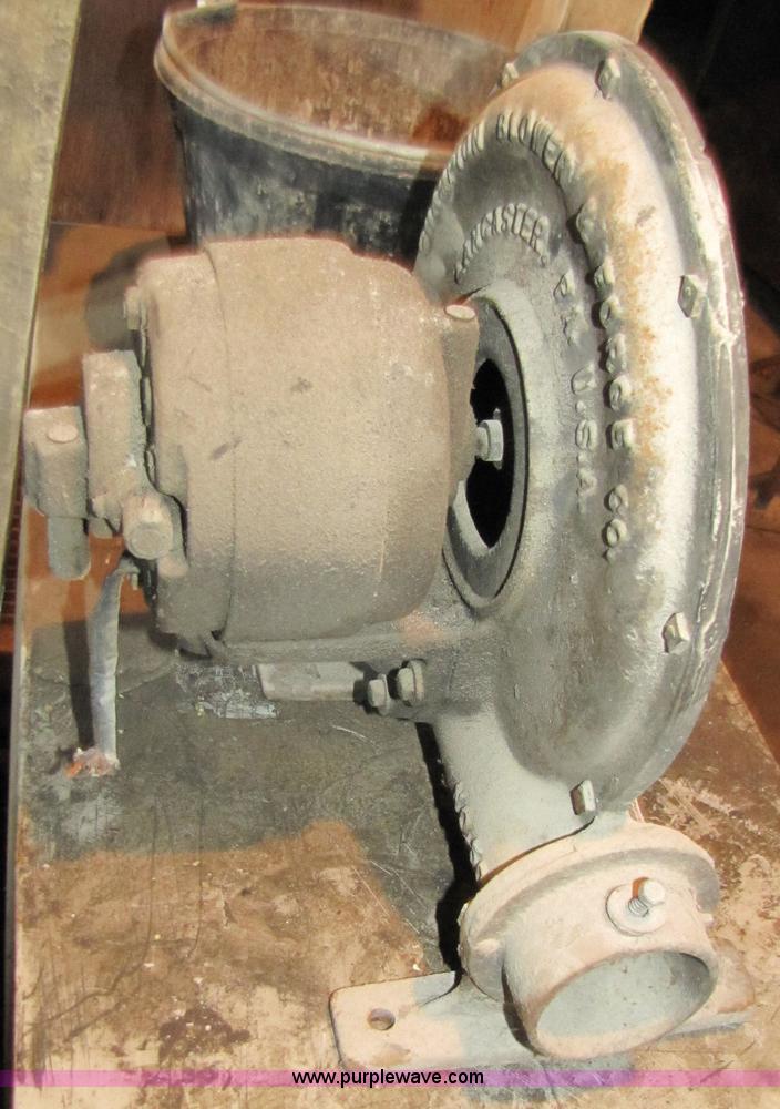 image for item 3607 Champion forge blow with electric blower